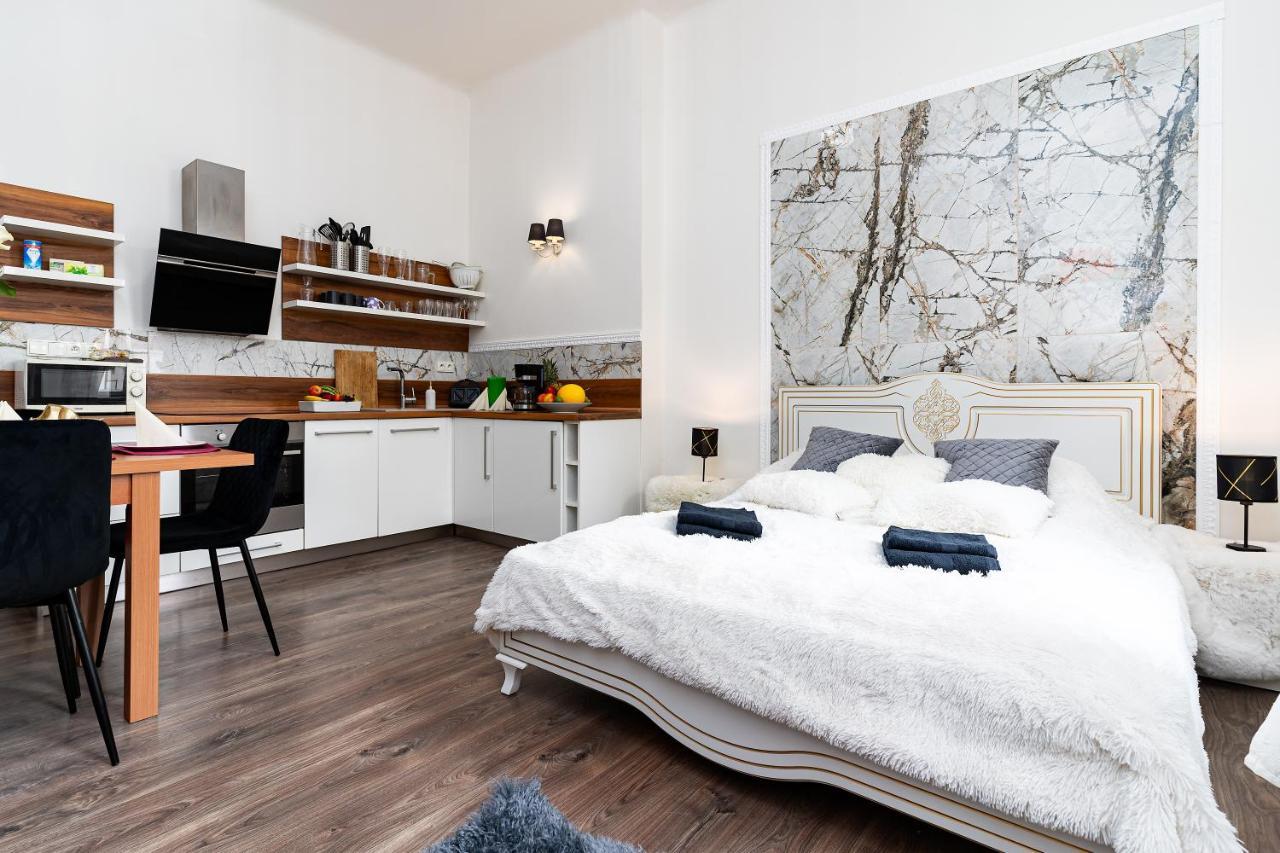Emperors Elegance Suite Prága Kültér fotó